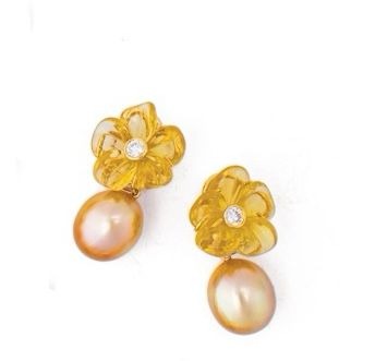Earrings in yellow gold with pearls from Elizabeth Kirby