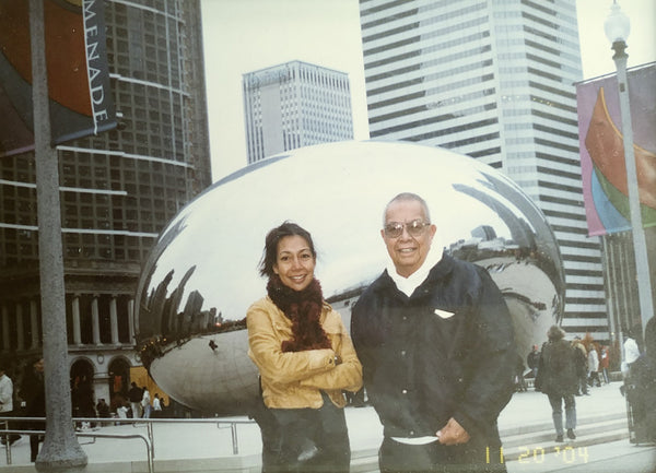 Asian father and daughter in front of "Chicago Cloud", the bean sculpture in Chicago.