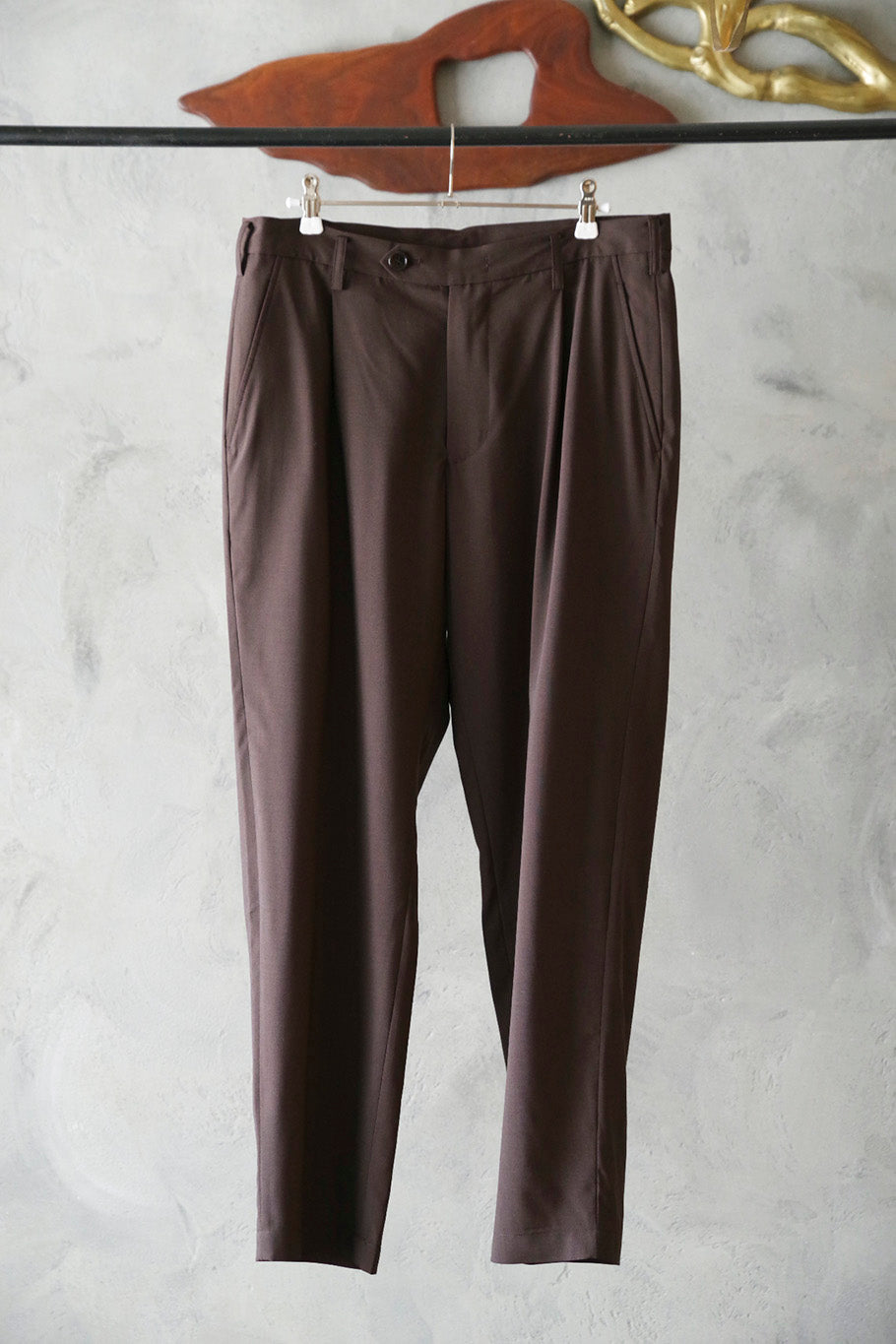 un/unbient easy trousers (smoke brown)-