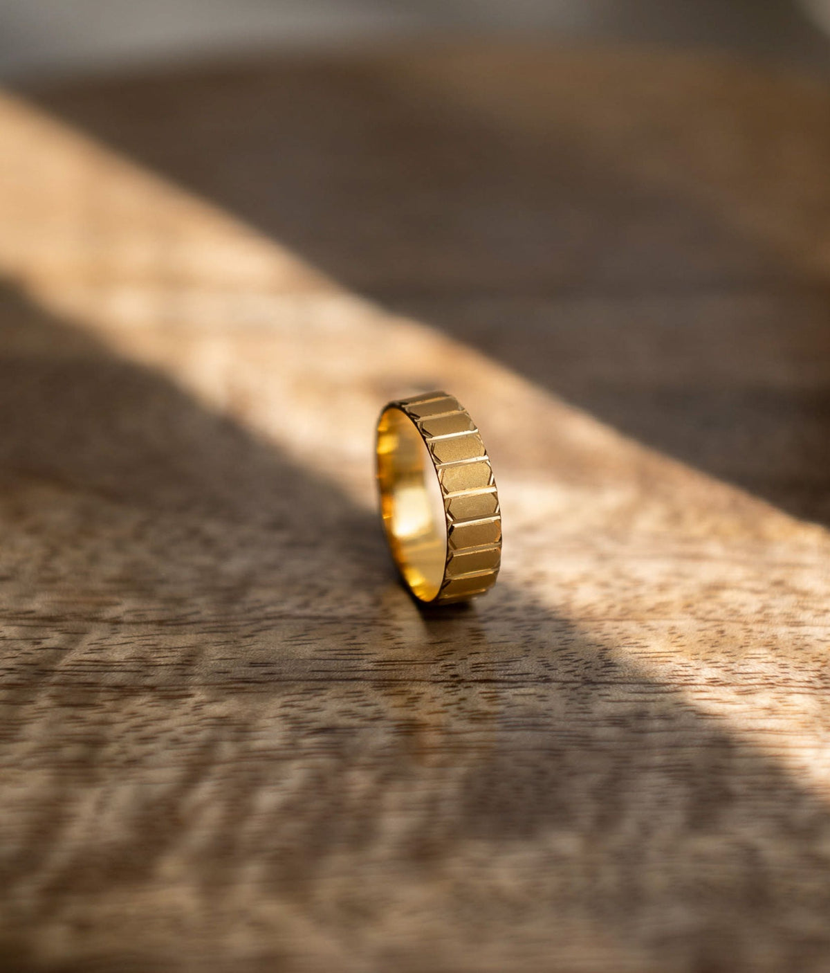 Linear Gold Ring | R Narayan Jewellers