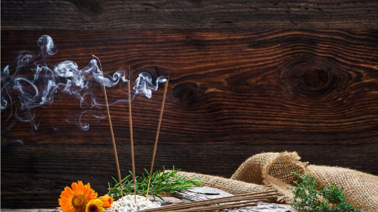 How to purify air at your home using incense stick during quarantine