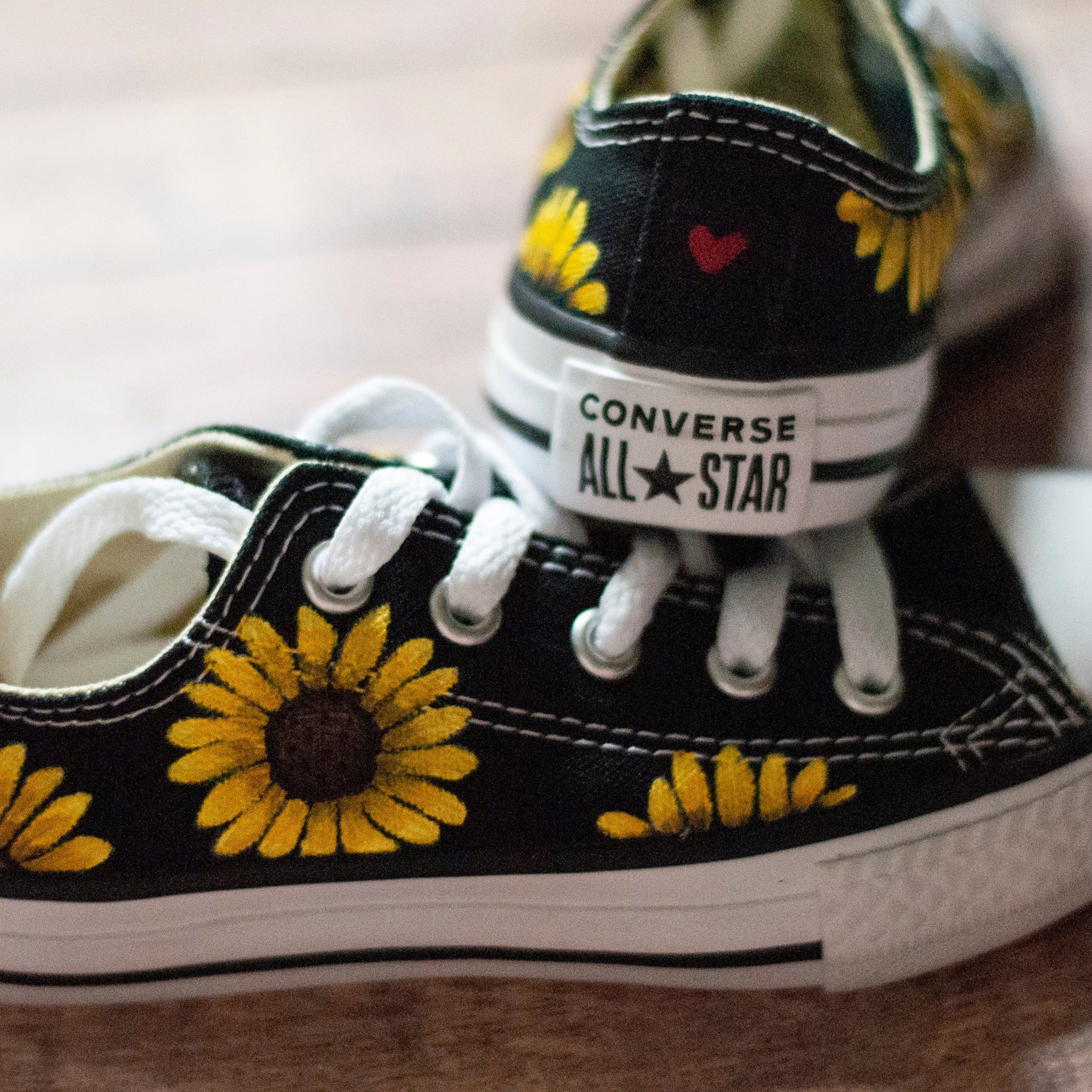 Sunflower Low Top Converse – With love, Paint