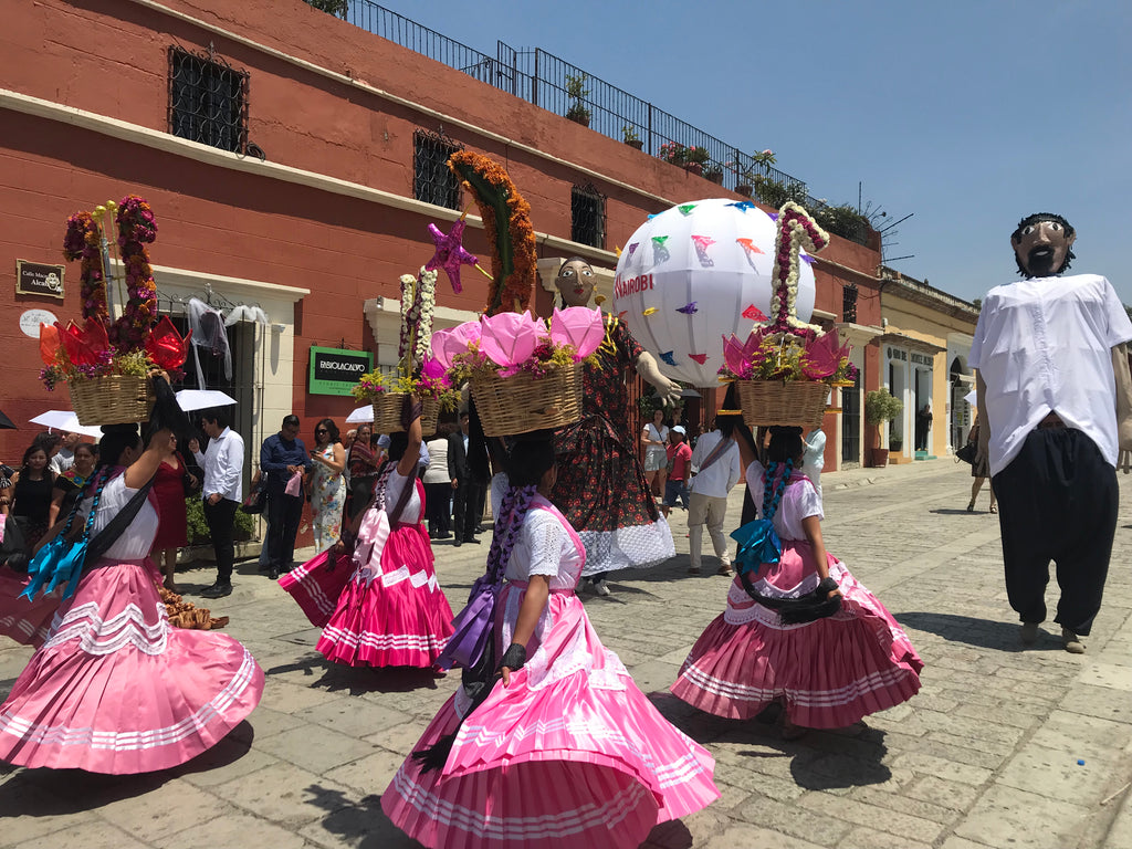Calenda dans le centre historique de Oaxaca