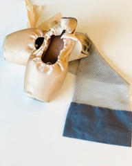 Pointe shoes with its mesh pointe shoe bag