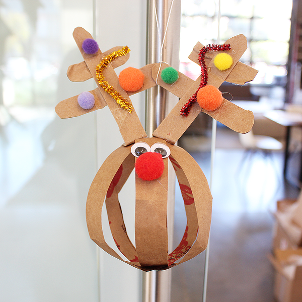 Check out this step by step Christmas DIY activity. Our Red Nose Reindeer DIY reindeer paper ball will bring your childhood dreams to life. Re-create the adorable reindeer we all know and love. An easy and fun activity for kids this holiday season. 