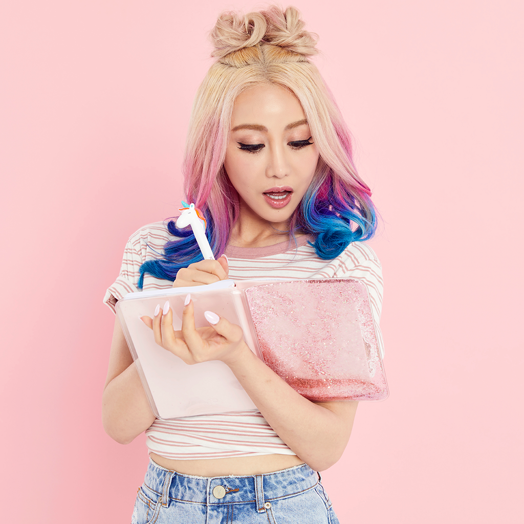 Take a look at Wengie's absolutely essential back to school supplies. This exclusive Wengie x Yoobi collaboration brings you a limited edition box filled with magical goodies. From a glitter journal, unicorn pen and pencil case to washi tape and a custom designed sticker sheet. 