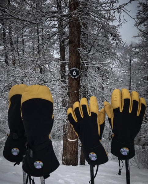 free the powder gloves in snow Italy