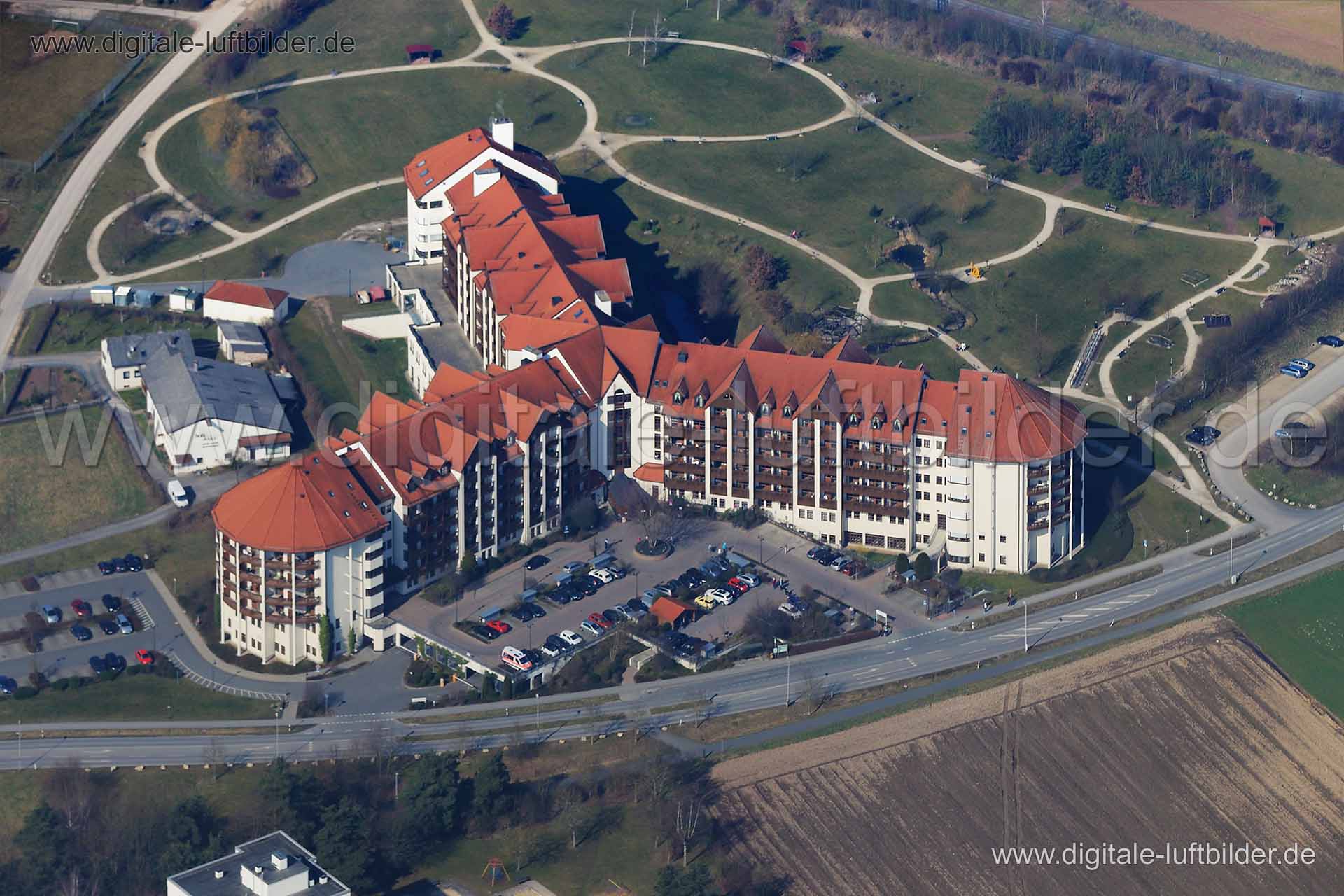 Luftbild In der Reuth Titel: In der Reuth, Bildnummer: cb81880, Ort / Stadt: Herzogenaurach, (Land)Kreis: Landkreis Erlangen-Höchstadt, Regierungsbezirk: Mittelfranken, Bundesland: Bayern, Aufnahmedatum: 09.03.2014, Schlagwörter: Luftbild, Luftbilder, Luftbildfotografie, Luftaufnahme, Luftbildaufnahme, Luftfoto, Vogelperspektive, Vogelansicht, Deutschland, Schräg- und Senkrecht-Luftaufnahmen, Orthofotografie, In der Reuth, Reha Klinik, Rehabilitation, Architektur, Krankenhaus, Monat: März, Jahreszeit: Winter, Tagesze