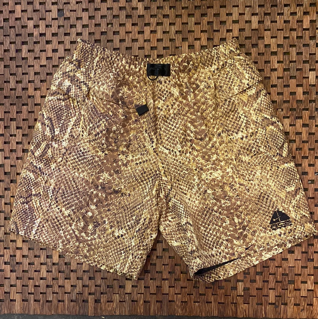 letal cigarro vergüenza Supreme x Nike ACG Gold Snakeskin Shorts – The Wicker Bee