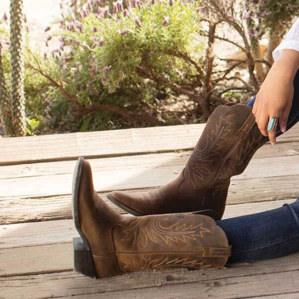 ariat ladies cowboy boots