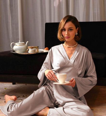 Women's pajamas suit