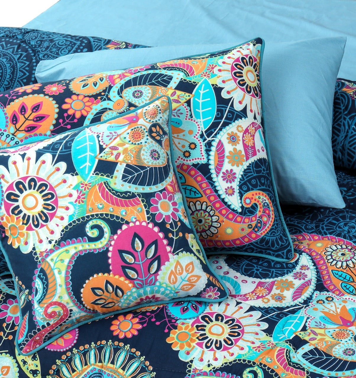 King size summer Comforter + Bed Sheet Set (8 Pieces) - Turquoise and Black with Circles