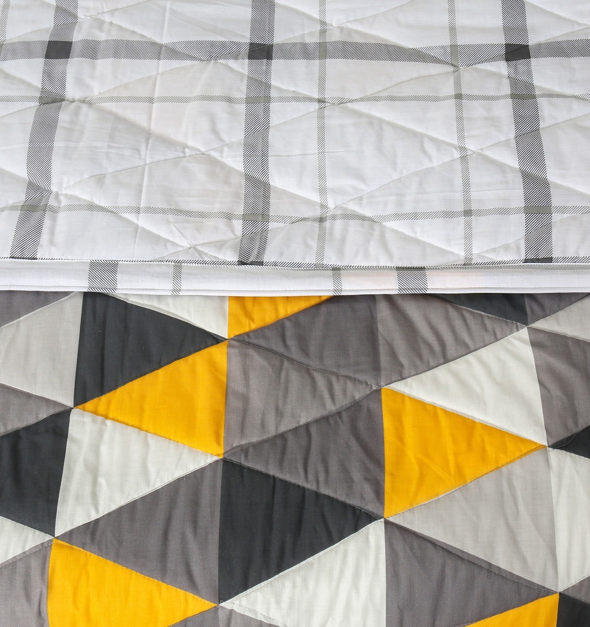 King size summer Comforter + Bed Sheet Set (8 Pieces) - Triangles