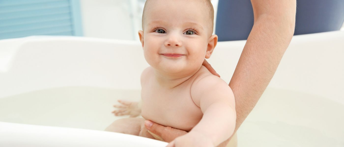 1st Lake  The Advantages Of Using A Baby Bath Tub - 1st Lake