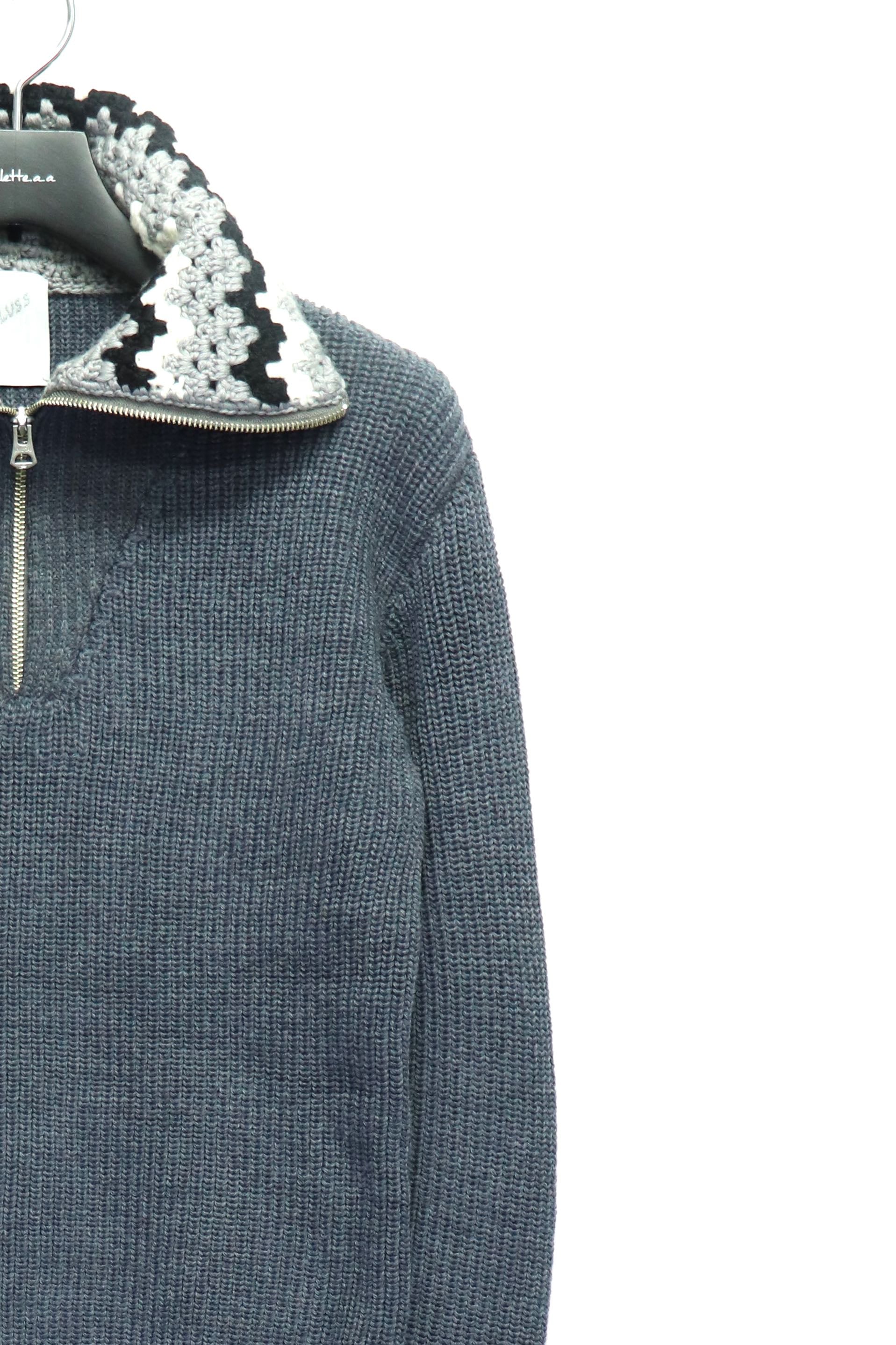 fluss(フルス)のHALF ZIP DRIVERS KNIT GRAY(ニット)の通販