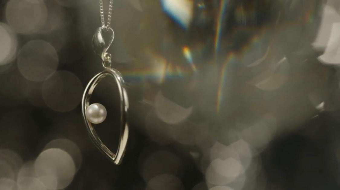akoya pearl in sterling silver teardrop pendant