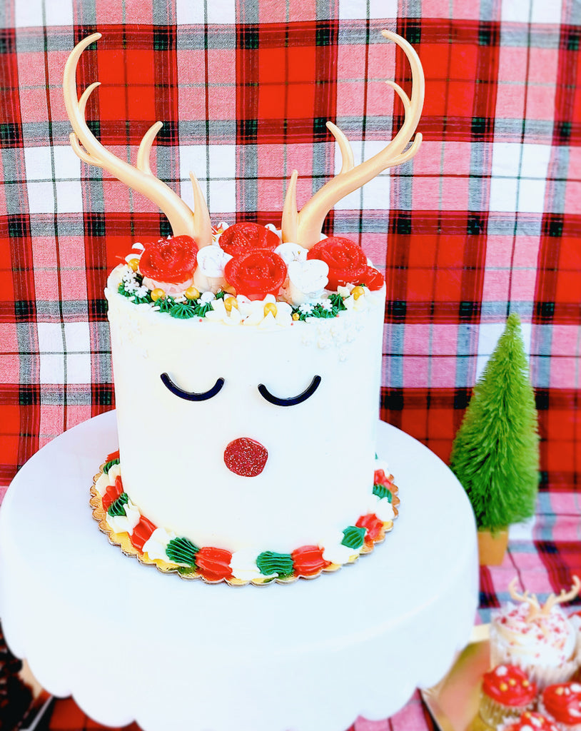 Reindeer Cake + Cupcakes Christmas Display | www.bakerspartyshop.com