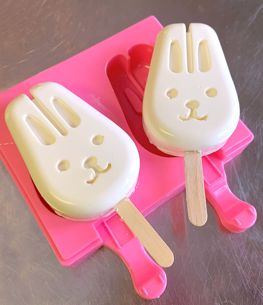 How to Make Bunnysicles: Bunny Cakesicle Tutorial by Sweet Whimsy Shop for www.bakerspartyshop.com