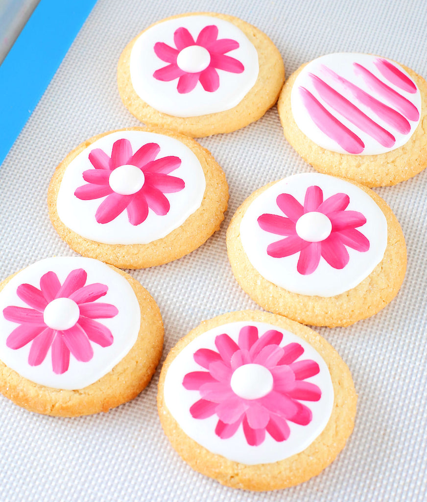 Cookie Decorating with Edible Paint | www.bakerspartyshop.com