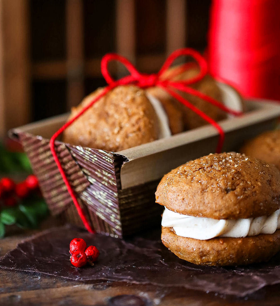 Gingerbread Whoopie Pie Recipe | www.bakerspartyshop.com