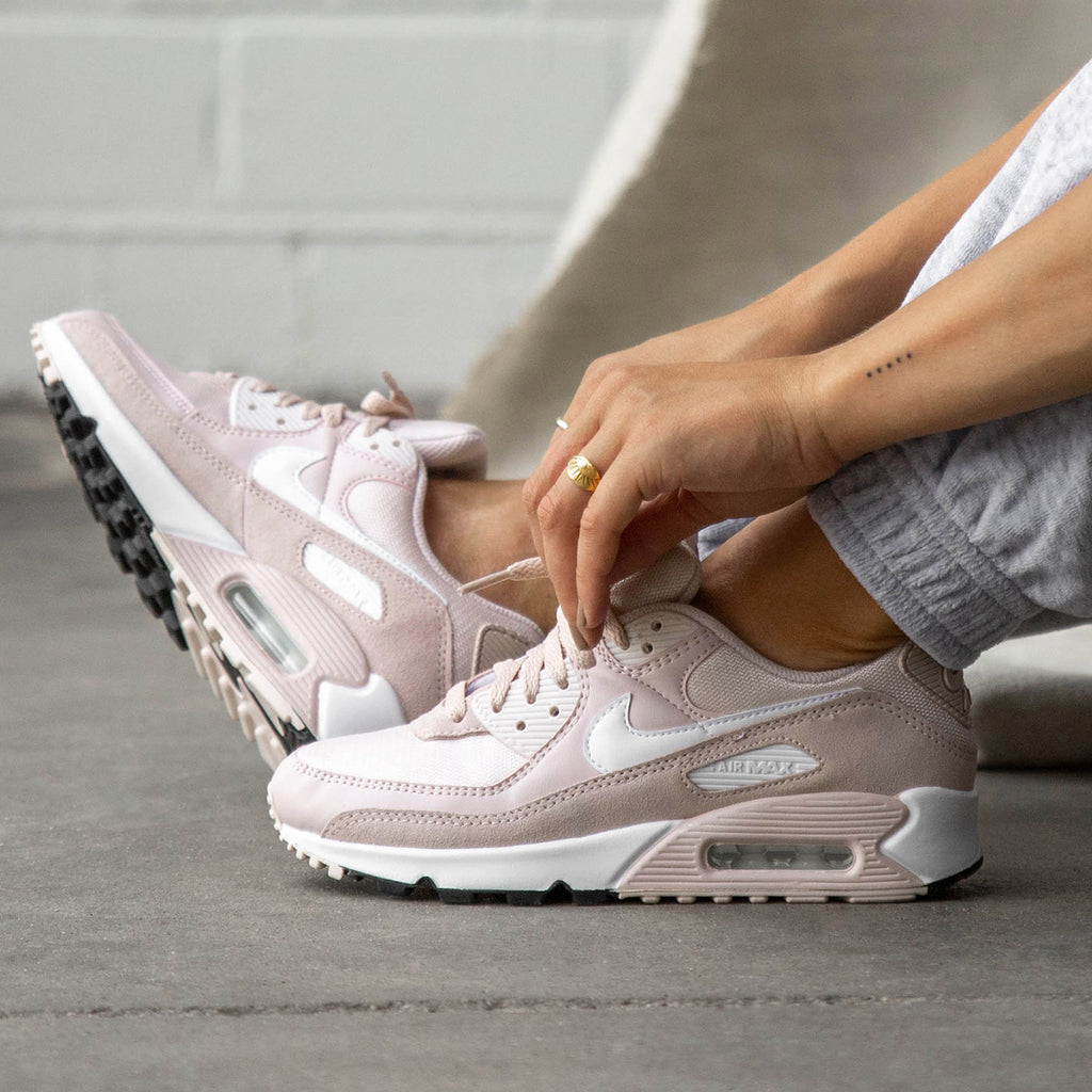 nike air max 90 velvet trainers in rose