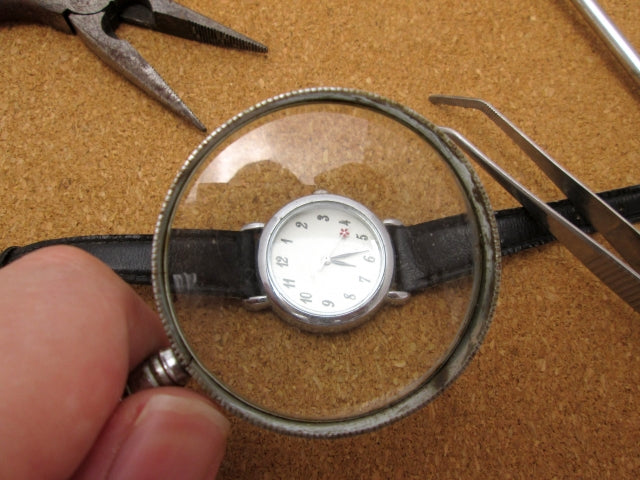 一気に新品同様に！？」時計のガラスに傷が付いた場合の磨き方｜腕時計 