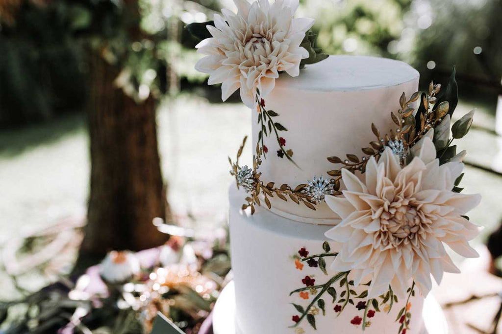 Perth wedding cakes - featuring Stephanie Browne headpiece