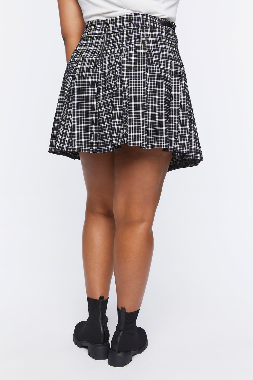 Plus Size Pleated Plaid Mini Skirt Black