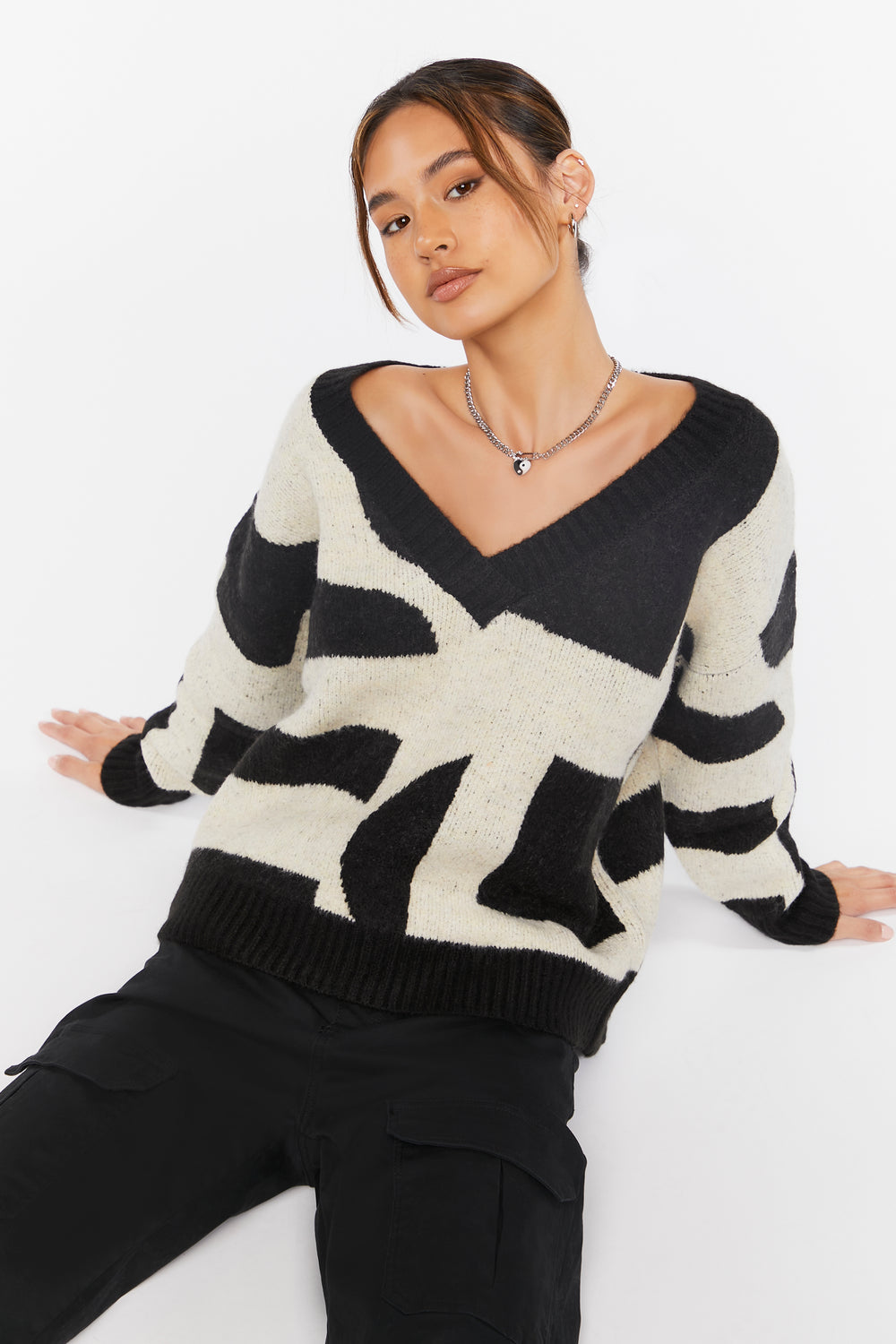 Abstract Print V-Neck Sweater Beige