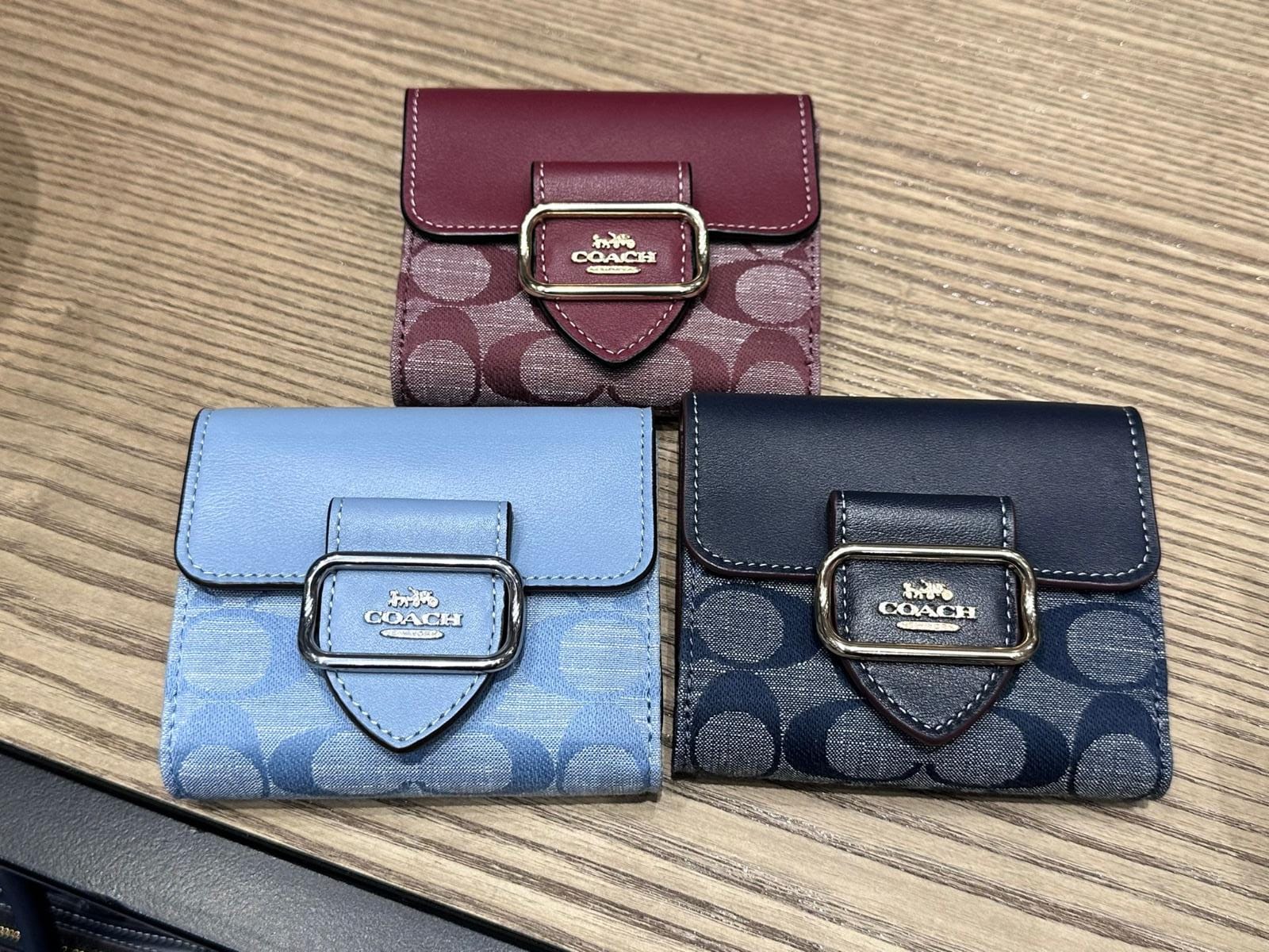 新作の COACH スモールモーガンウォレット.シグネチャーシャンブレー