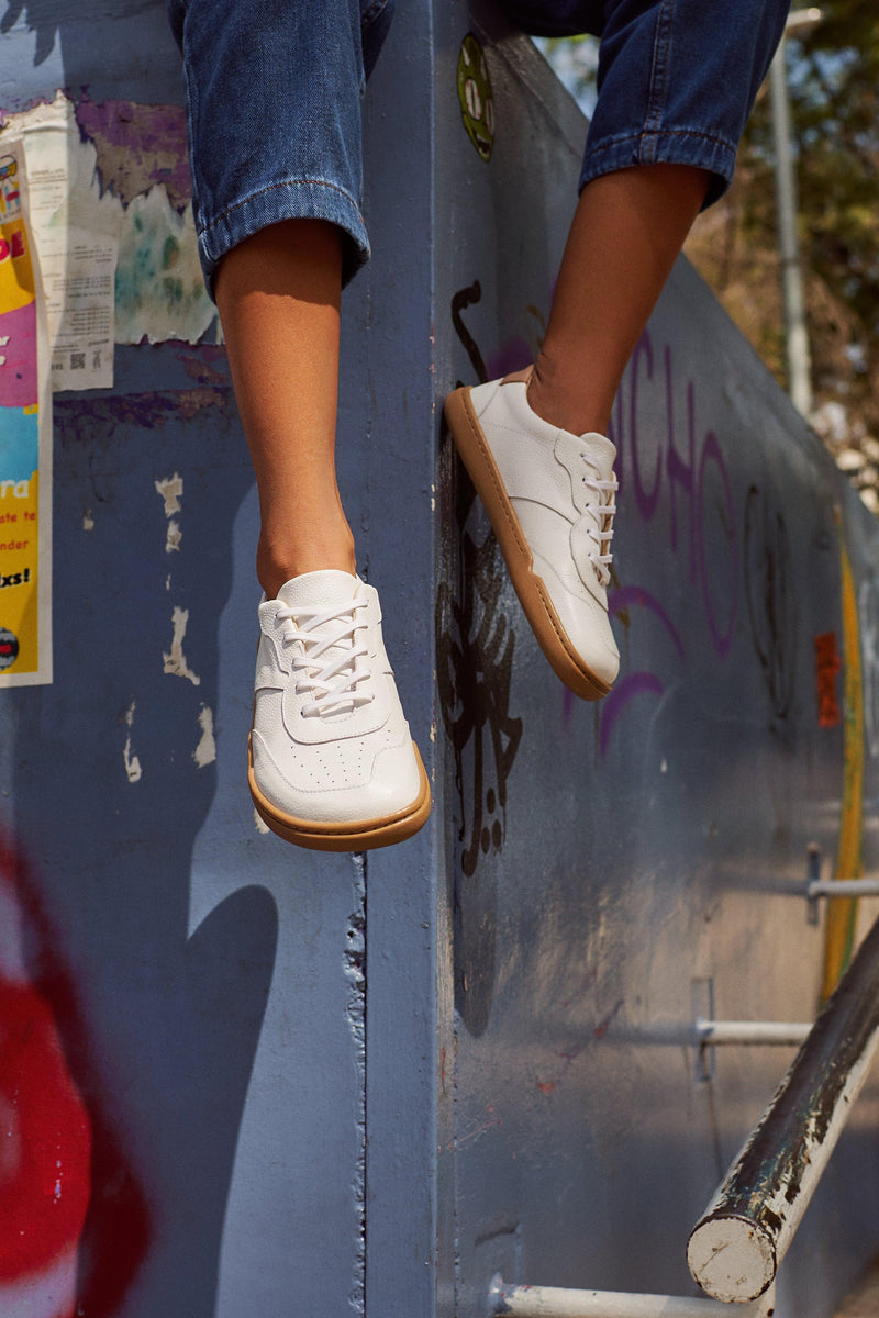 Gelach kalmeren Aanvankelijk Barefoot Shoes - Women - Natural Leather - White - The Retro Sneakers –  Origo Shoes