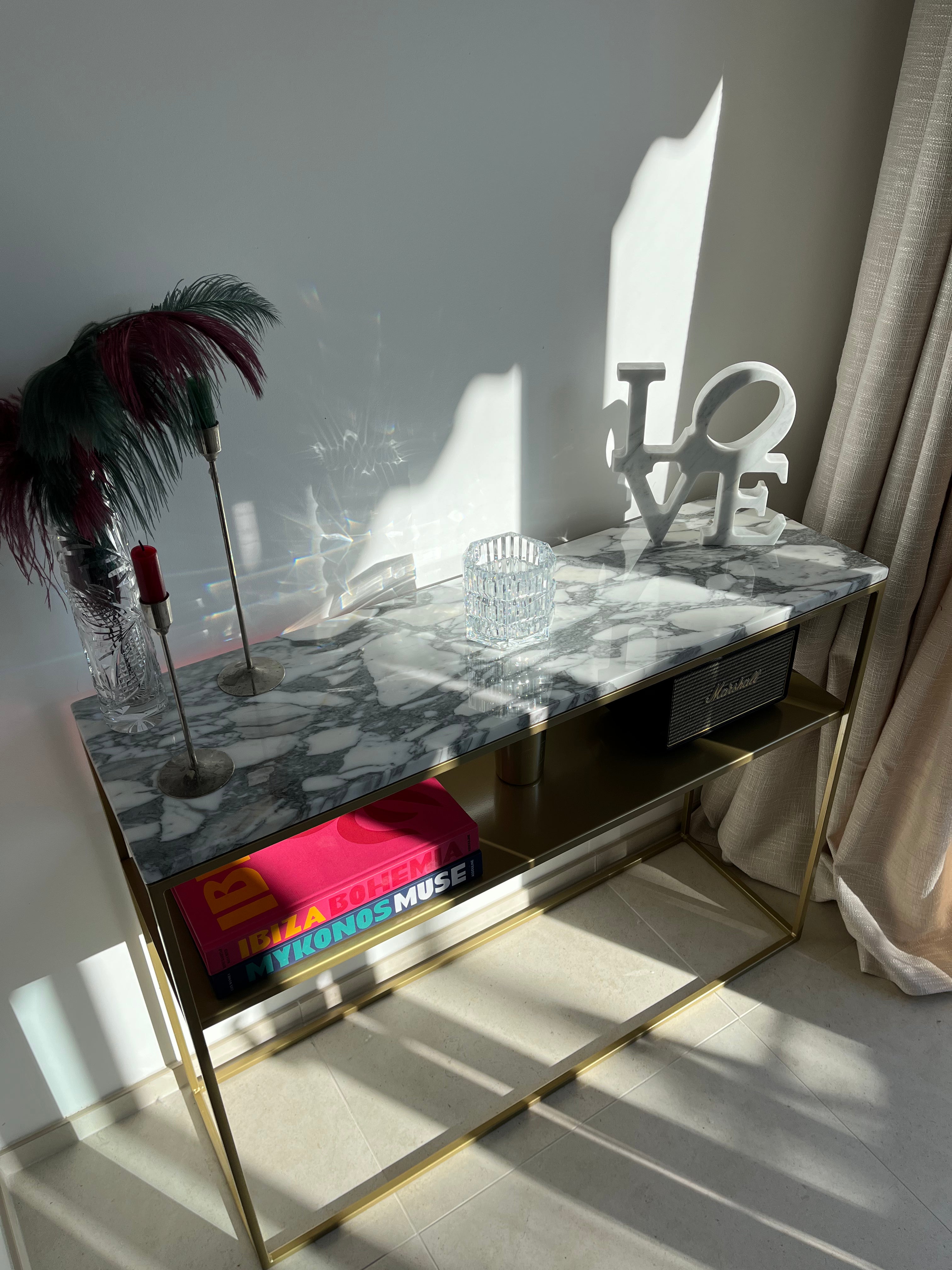 Console with shelf & Granite Fusion Gold