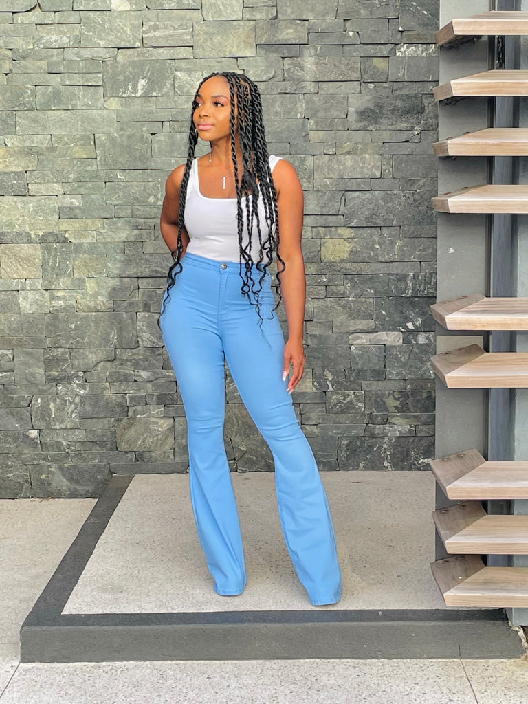 15 Flared Jean Outfits to Copy Now