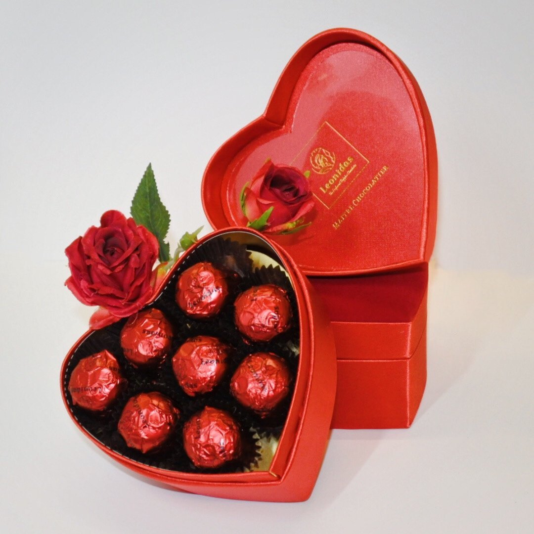 Leonidas Luxury Red Velvet Heart Shaped Assorted Chocolate T Box Freeshipping Leonidas