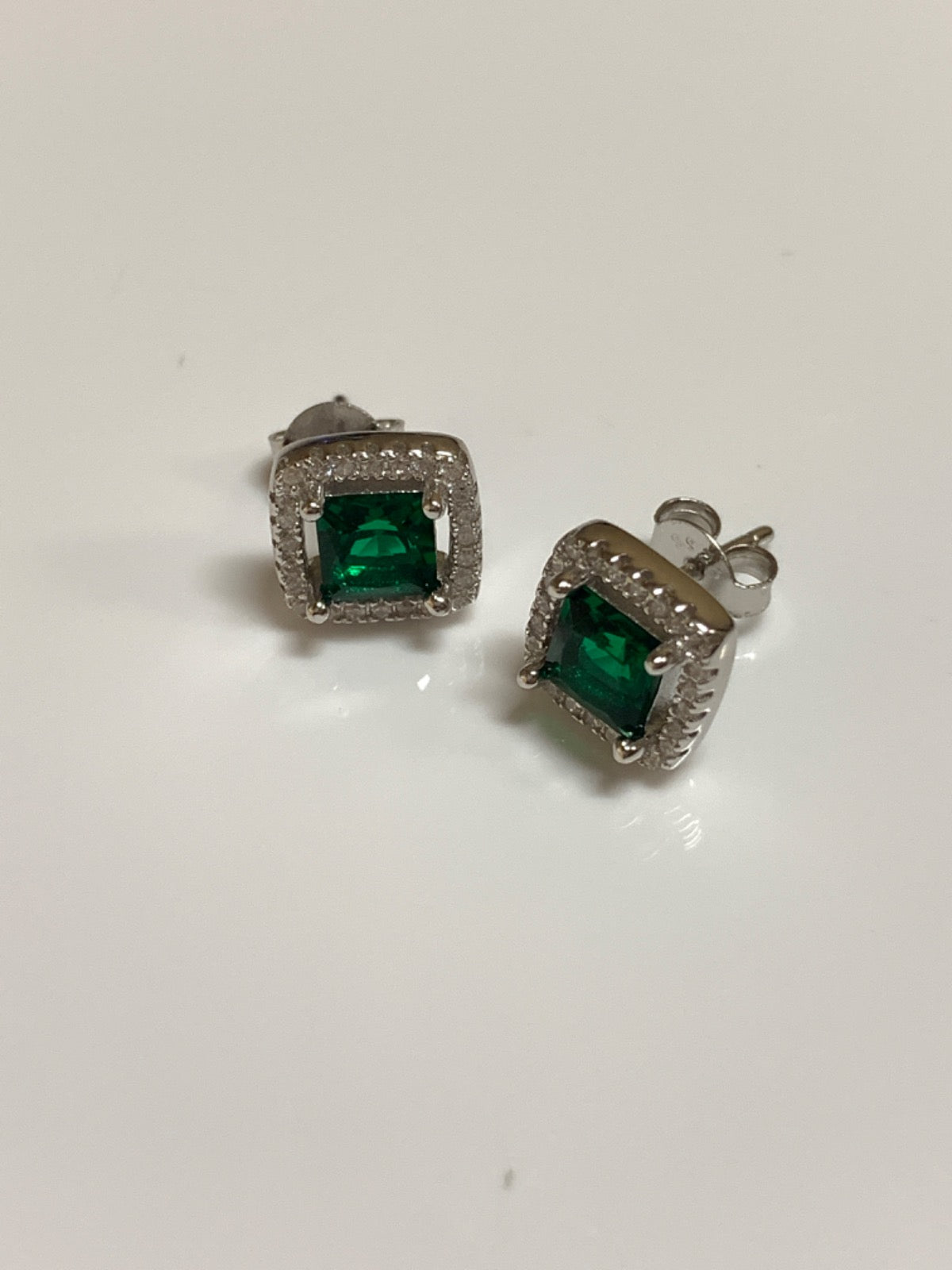 Brinco com CZ Verde em Prata