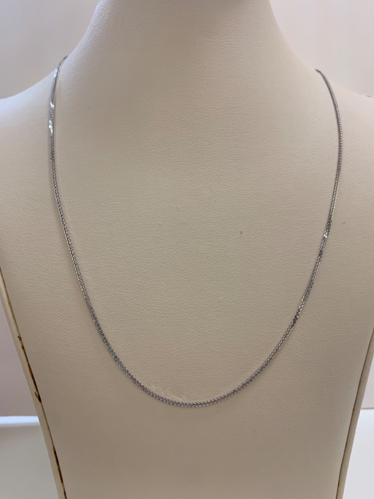 Corrente Fina em Ouro 18K Branco