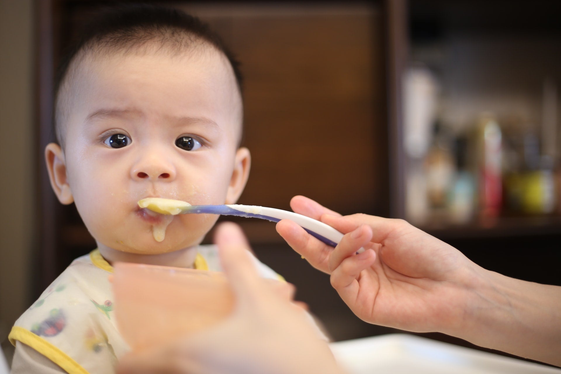 affældige eftermiddag spørge Hvornår må baby få grød? - Se svaret & få tips til opskriften – Moonboon  Kids & Baby Studio DK