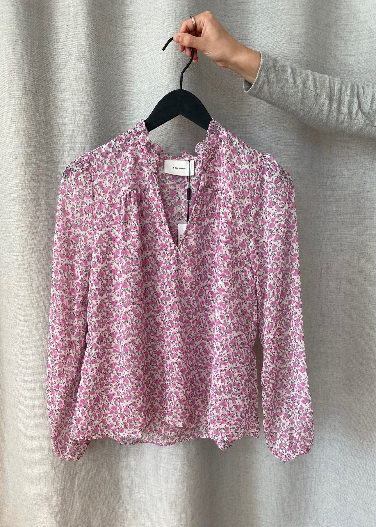 Neo Noir Bisa Camellia Blouse Light – EDIE