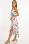 Falda midi de estampado floral, silueta fluida, cintura alta con pretina elástica y abertura frontal con olanes en bordes y bajo.