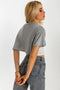 Top de tirantes delgados, escote redondo, fit ajustado y manguito oversized en contraste, de cuello redondo y manga corta.