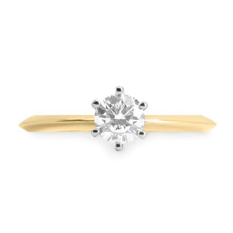 Solitair engagement diamond ring