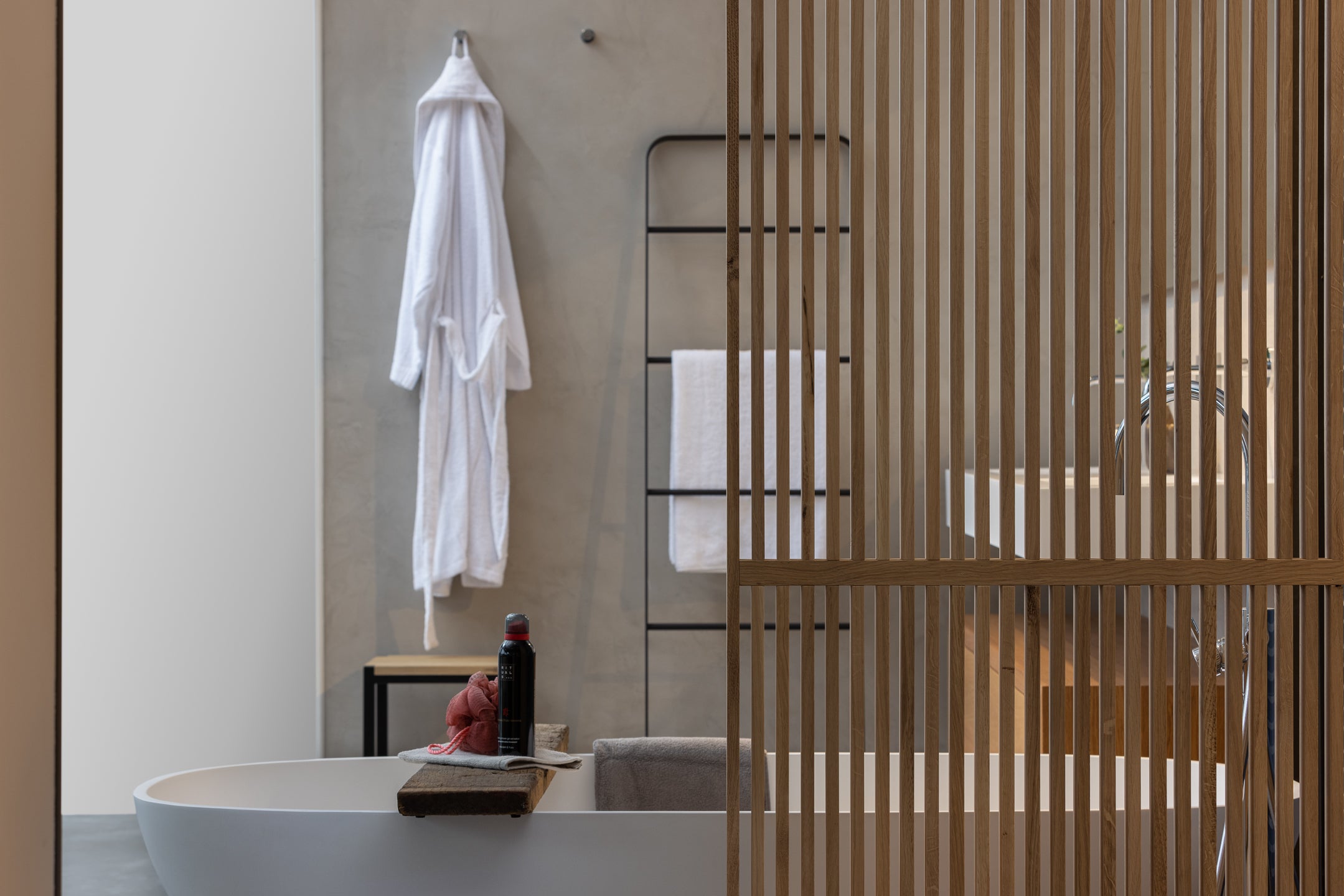 Los vitaliteit Weigeren Plaats een houten roomdivider in je badkamer – Houtenroomdivider