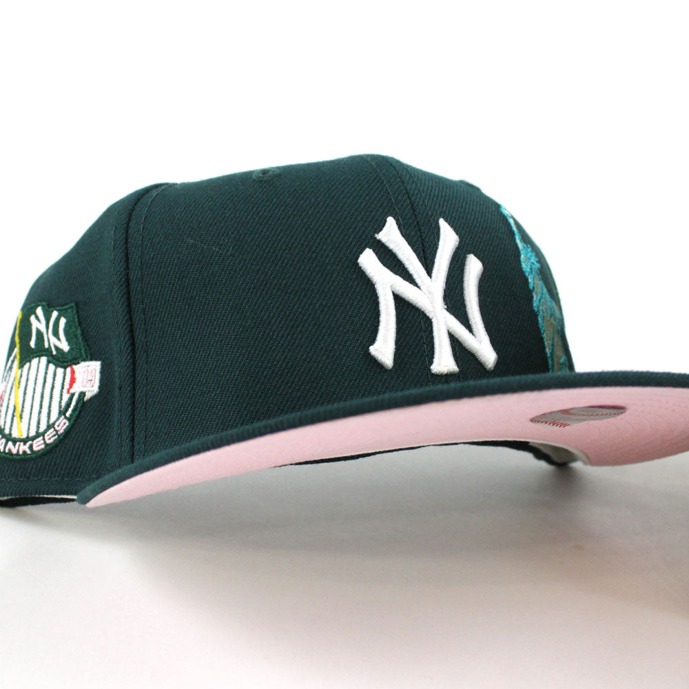 New York Yankees APPLE Statue Of Liberty National Monument New Era