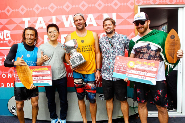 The Podium at the Taiwan Open World Longboard Championship (L-R) Edouard Delpero (FRA), Taitung Governor Justin Huang, 2017 World Longboard Champion Taylor Jensen (USA) and event runner-up Phil Rajzman (BRA). Photo: © WSL / Tim Hain