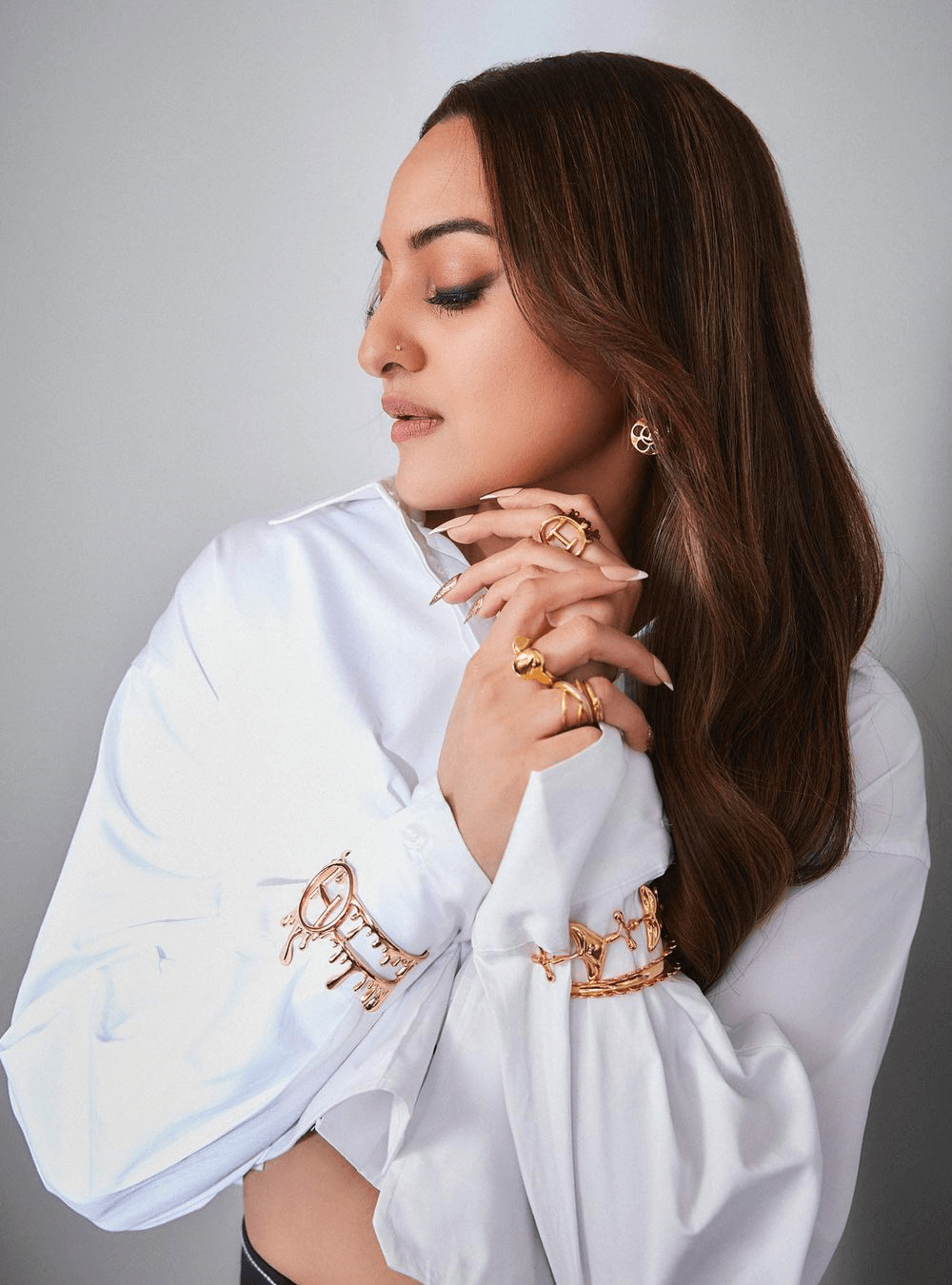 Sonakshi Sinha Wearing Drip Oh Crossover Ring Outhouse Jewellery