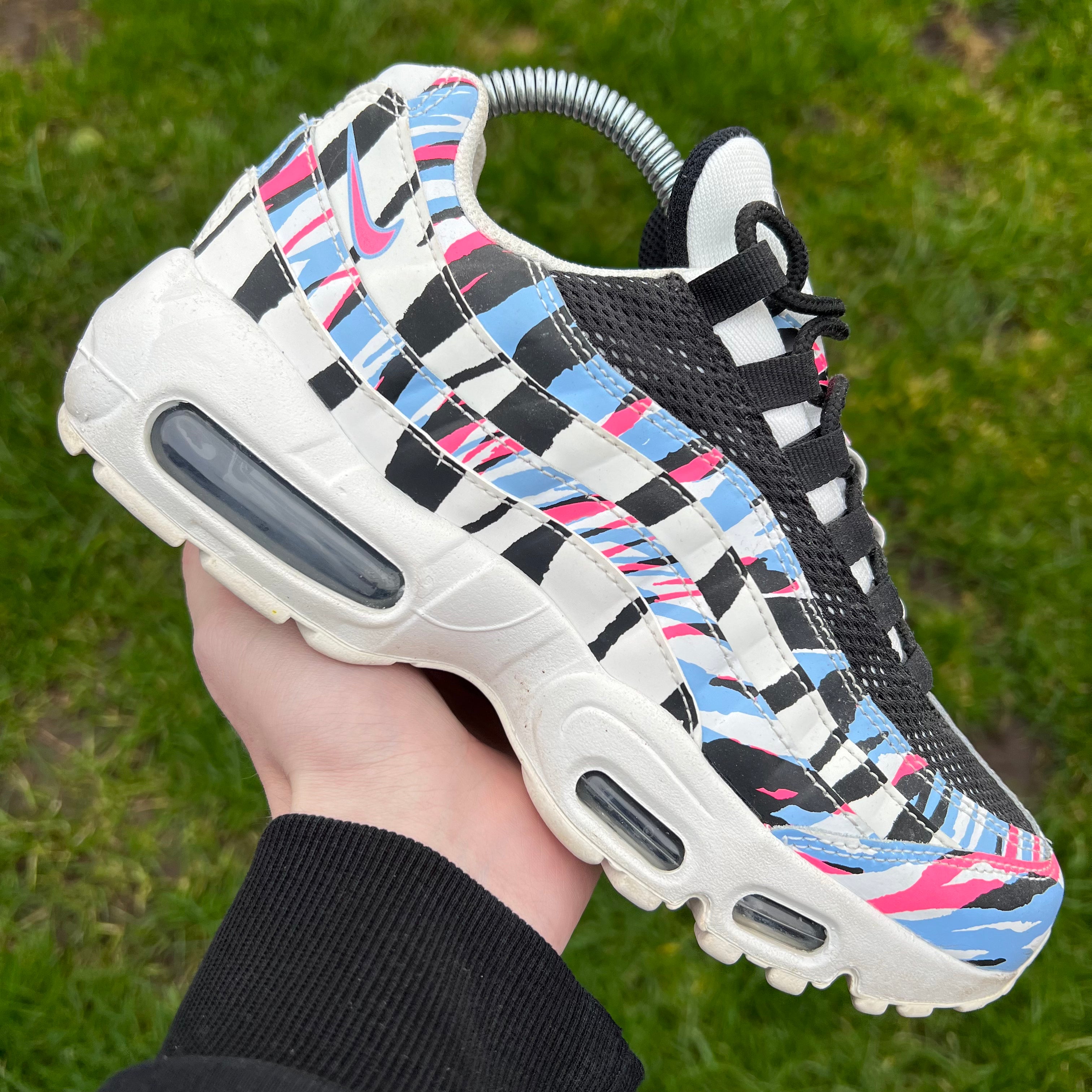 pride air max 95