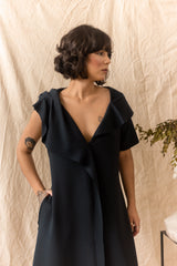 Vestido Manga Assimétrica em Neoprene