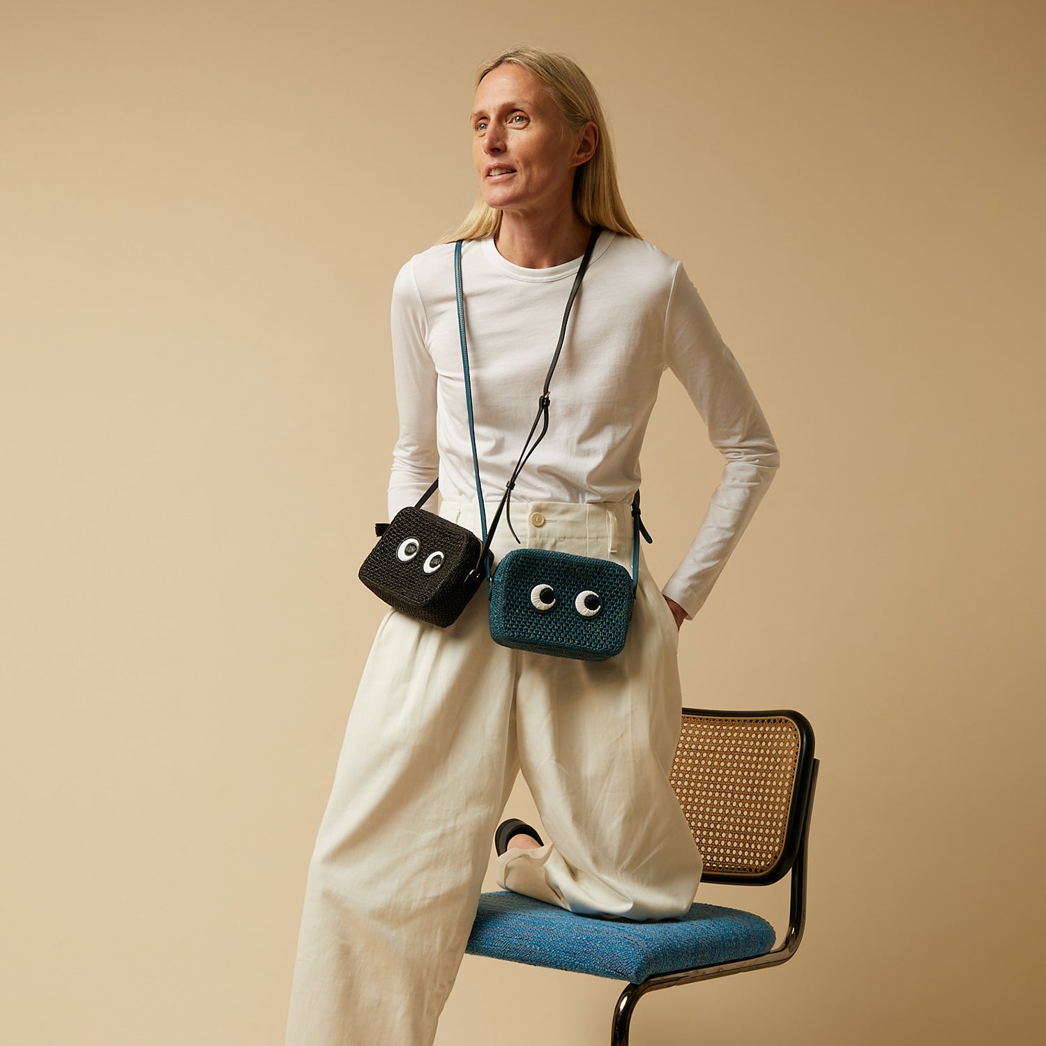 anya hindmarch eyes クロスボディバッグ | vrealitybolivia.com