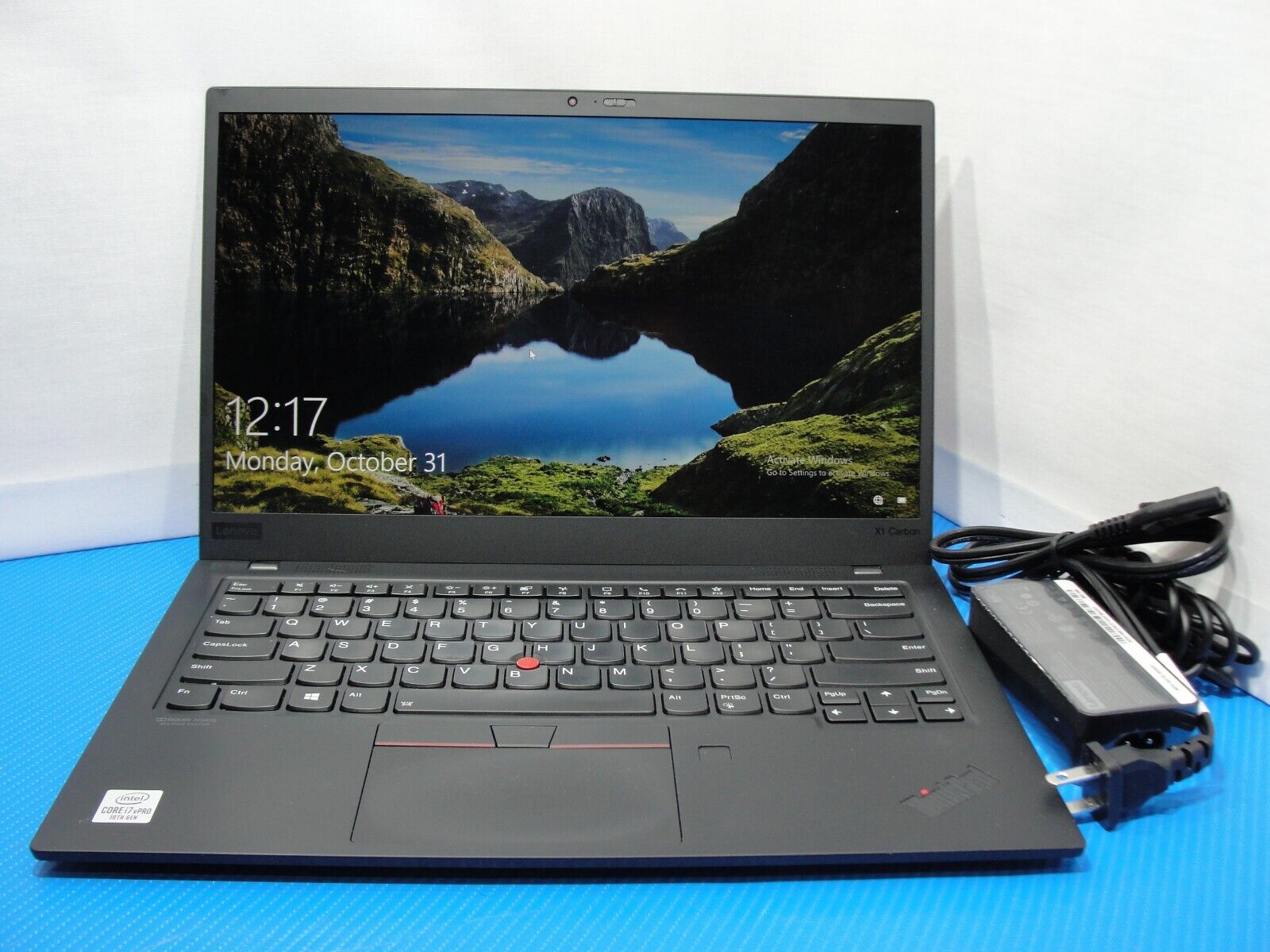 Lenovo ThinkPad X1 Carbon Gen 8 Core i7-10610U 16GB RAM 256GB SSD