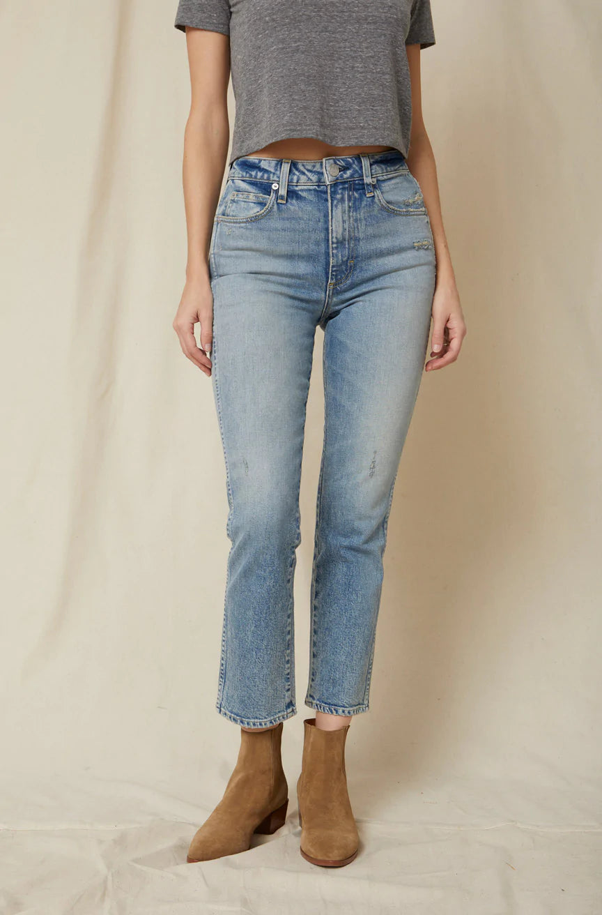AMO Chloe Crop